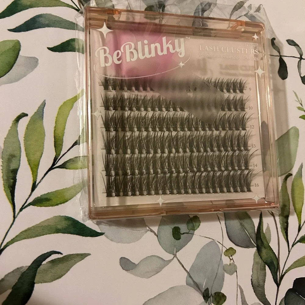Lash Clusters - Picture 1 of 2